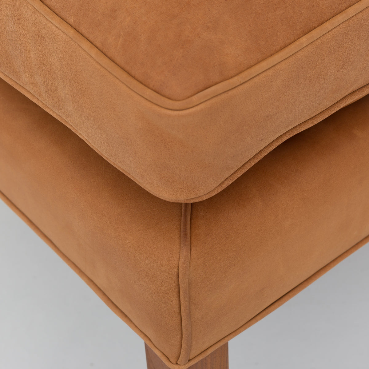 BM 2202 - Foot stool in Dunes leather
