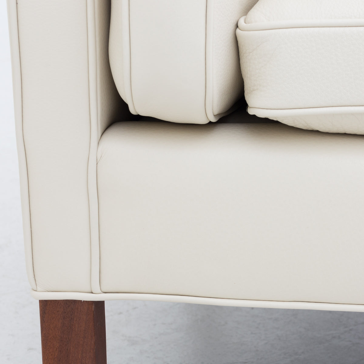 BM 2212 - 2-seater sofa in Prestige leather