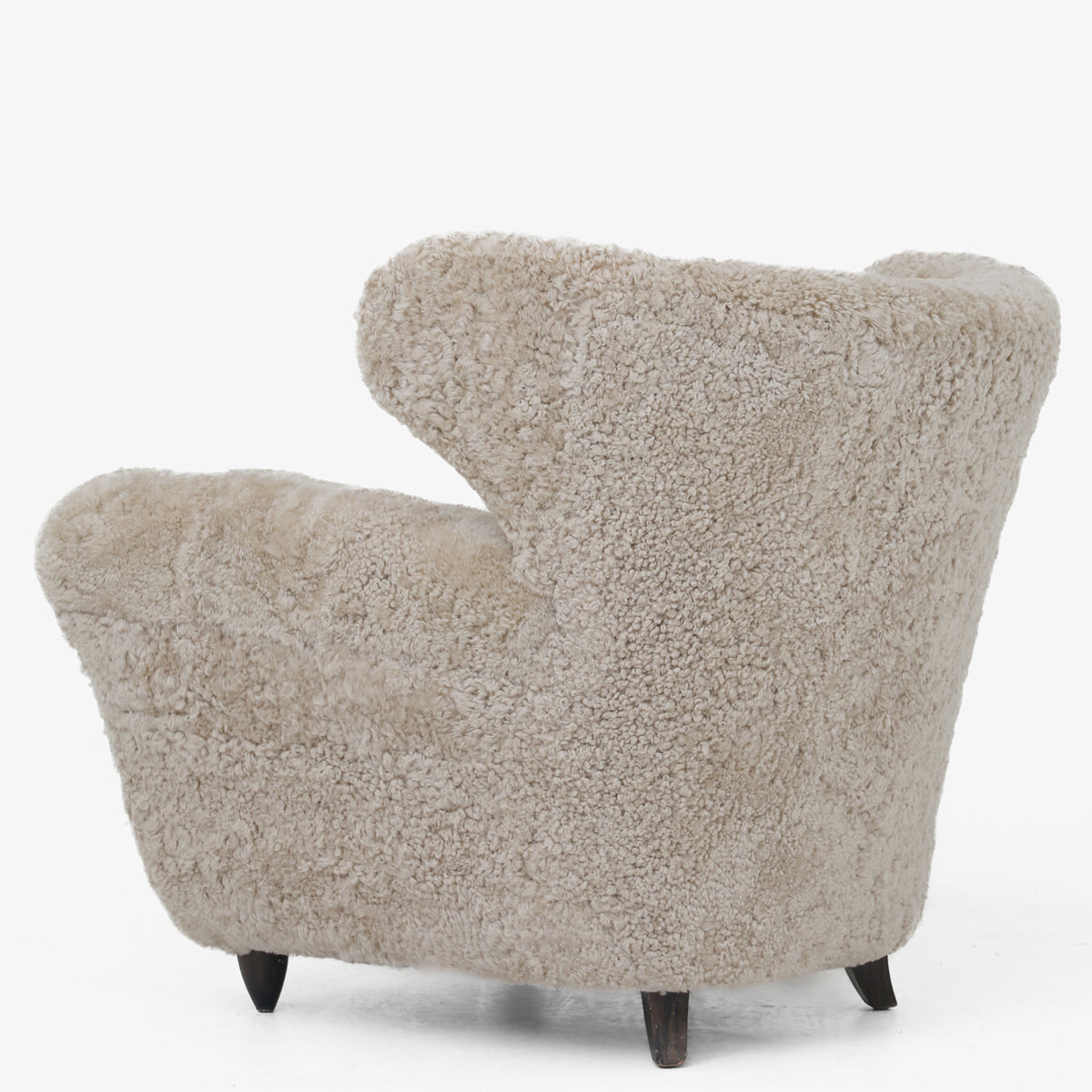 A pair of upholstered easy chairs in lambswool