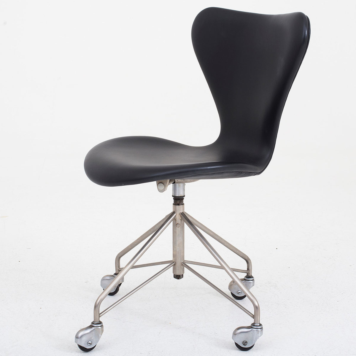 AJ 3117 - Office chair in Klassik Black