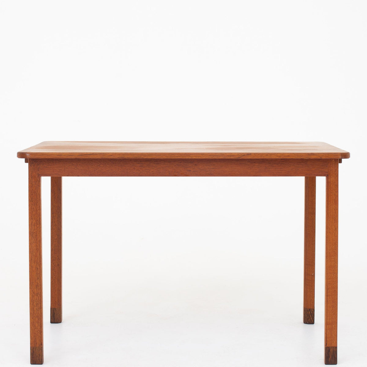 Coffee table in teak w. pull-outs