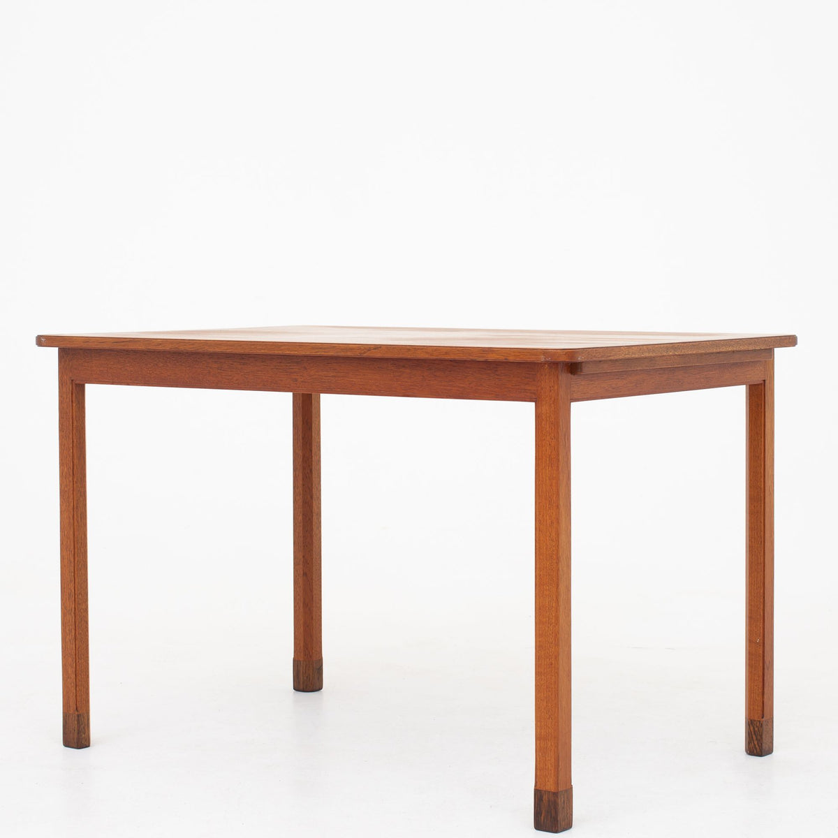 Coffee table in teak w. pull-outs