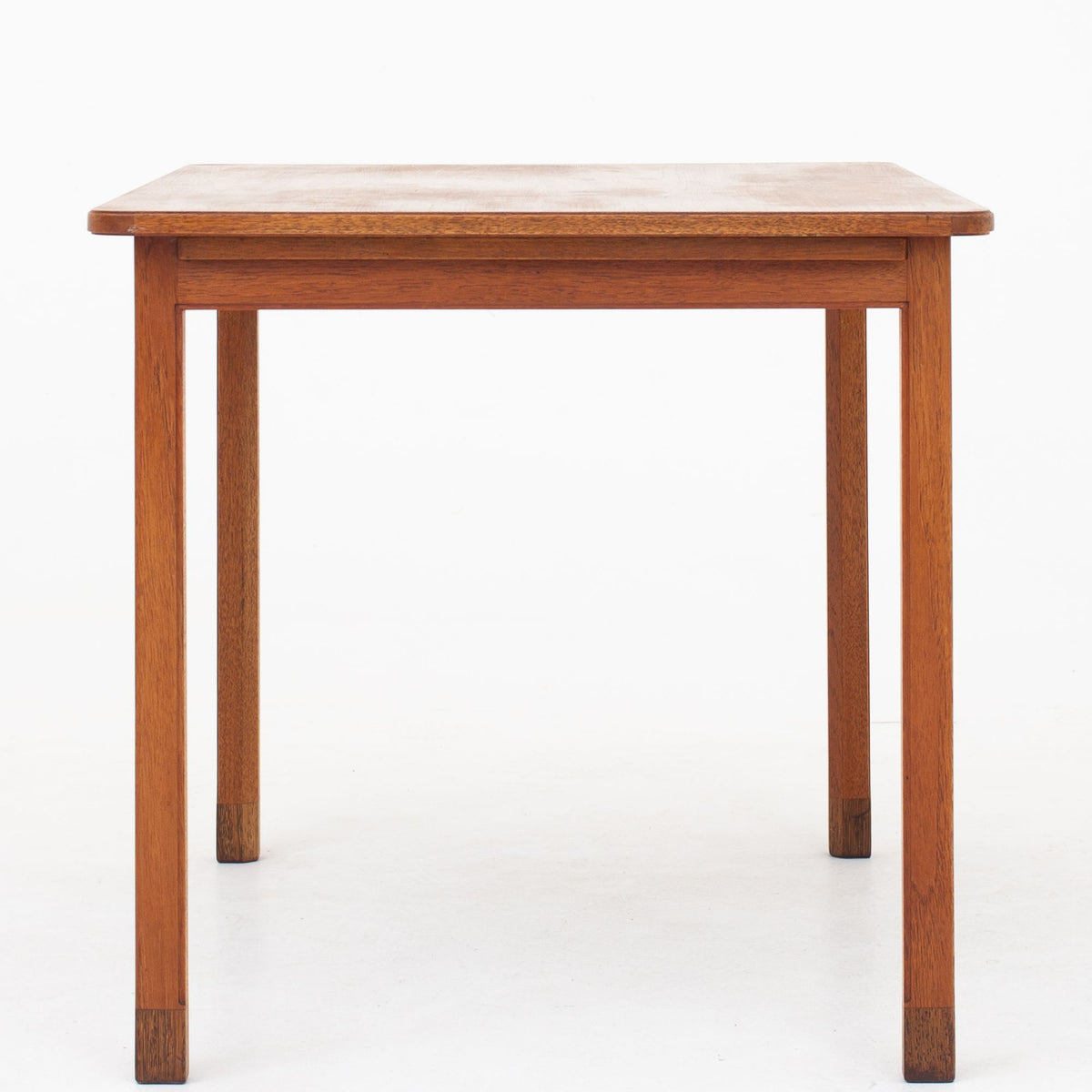 Coffee table in teak w. pull-outs