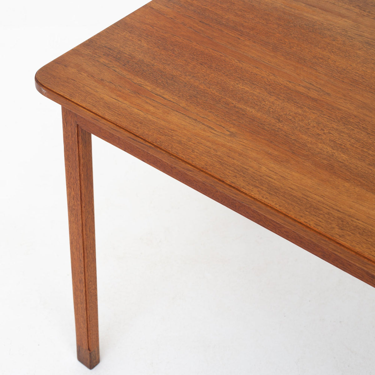 Coffee table in teak w. pull-outs