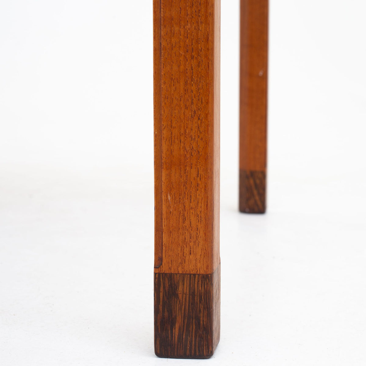 Coffee table in teak w. pull-outs