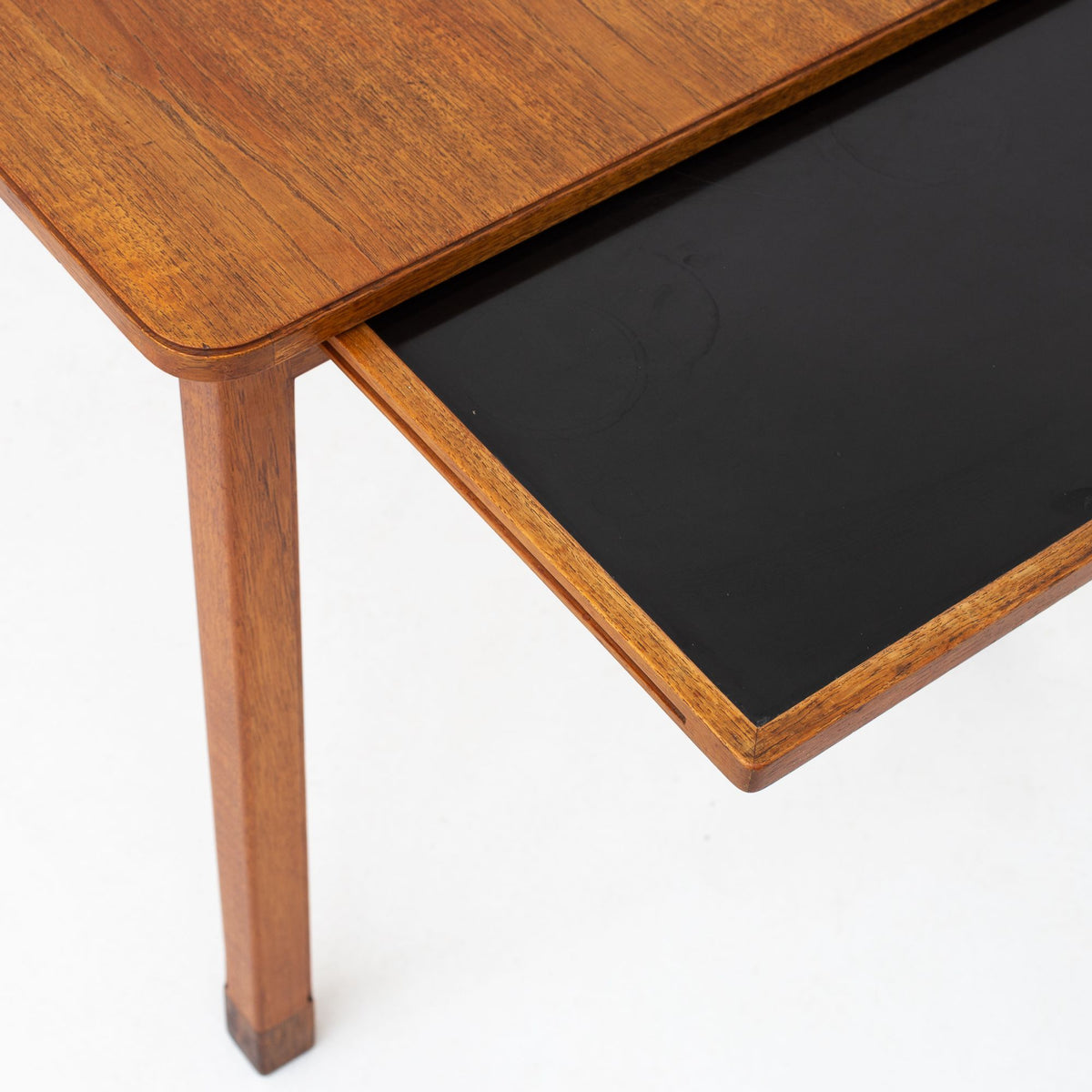 Coffee table in teak w. pull-outs