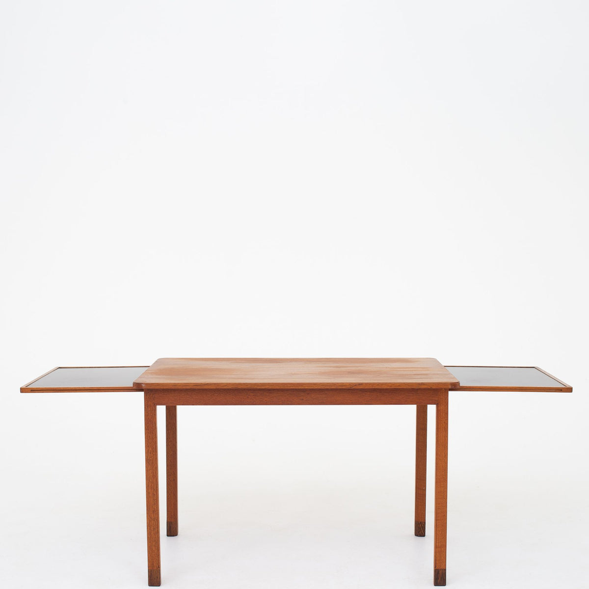 Coffee table in teak w. pull-outs