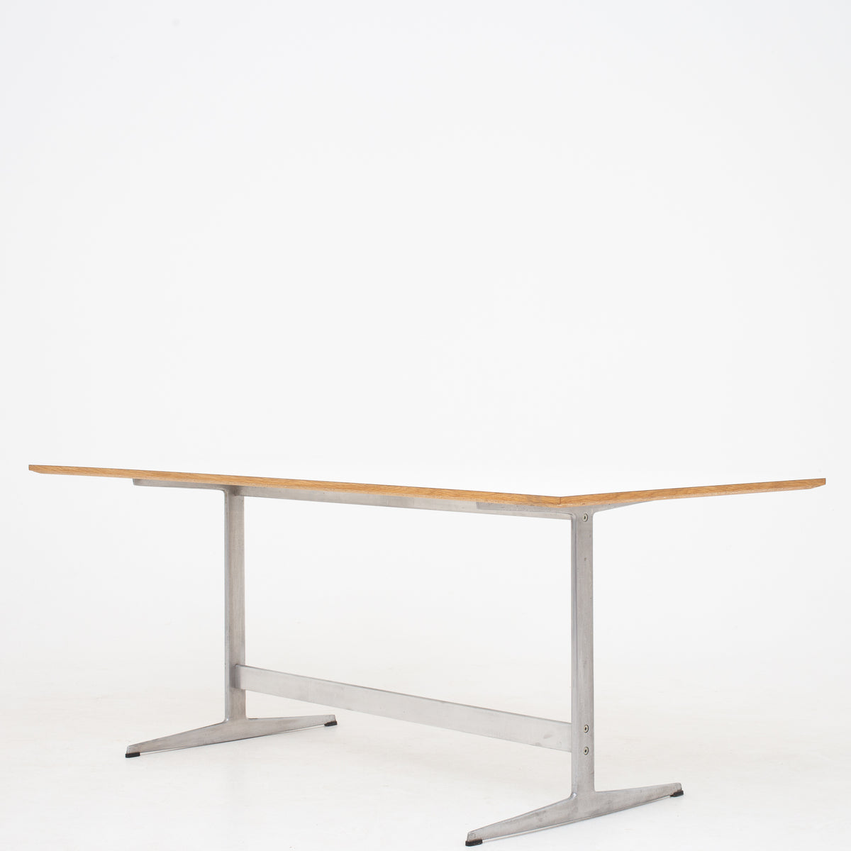 AJ Shaker table in white laminate