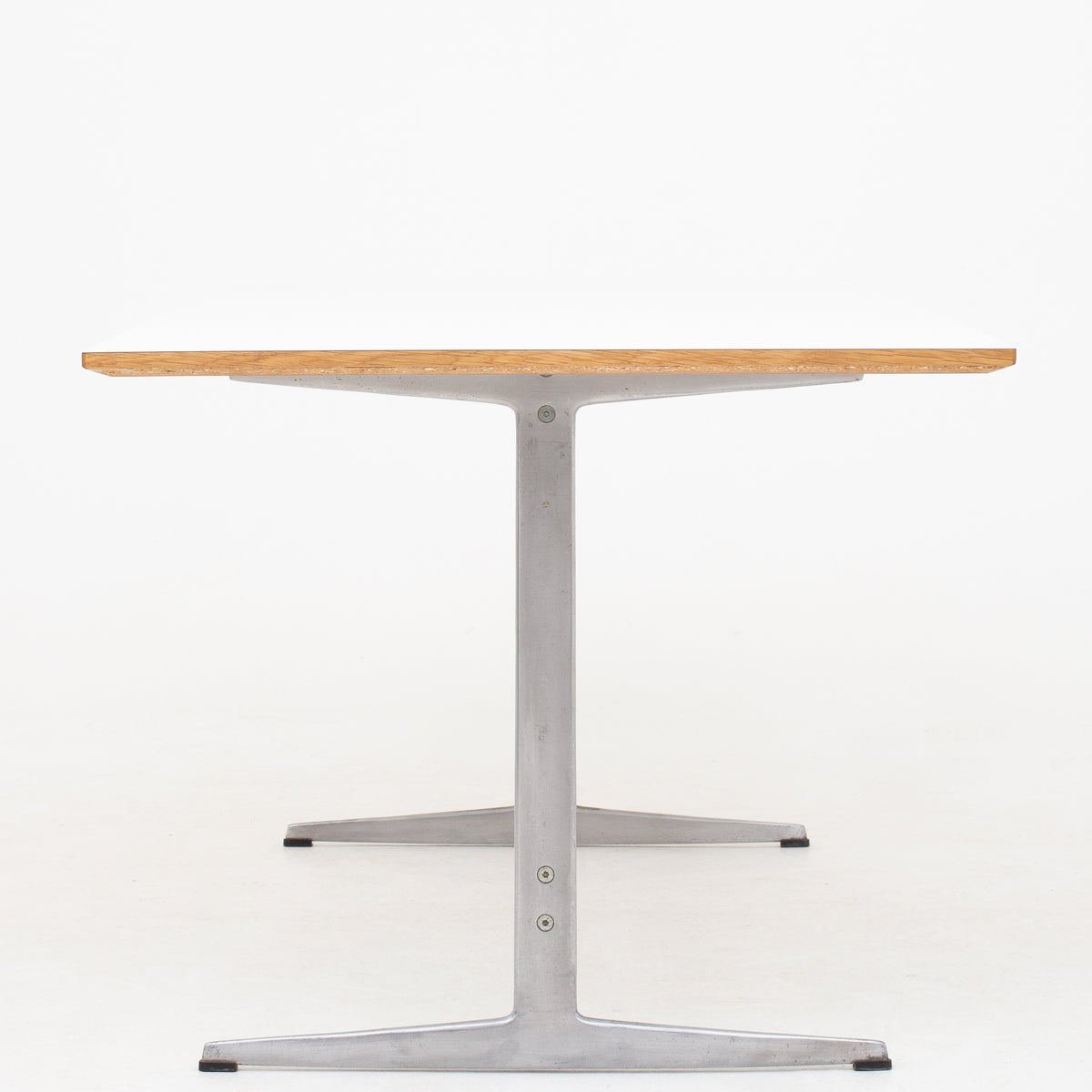 AJ Shaker table in white laminate