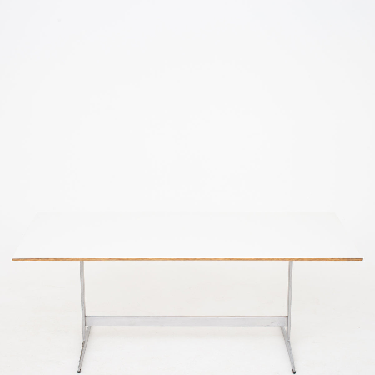 AJ Shaker table in white laminate
