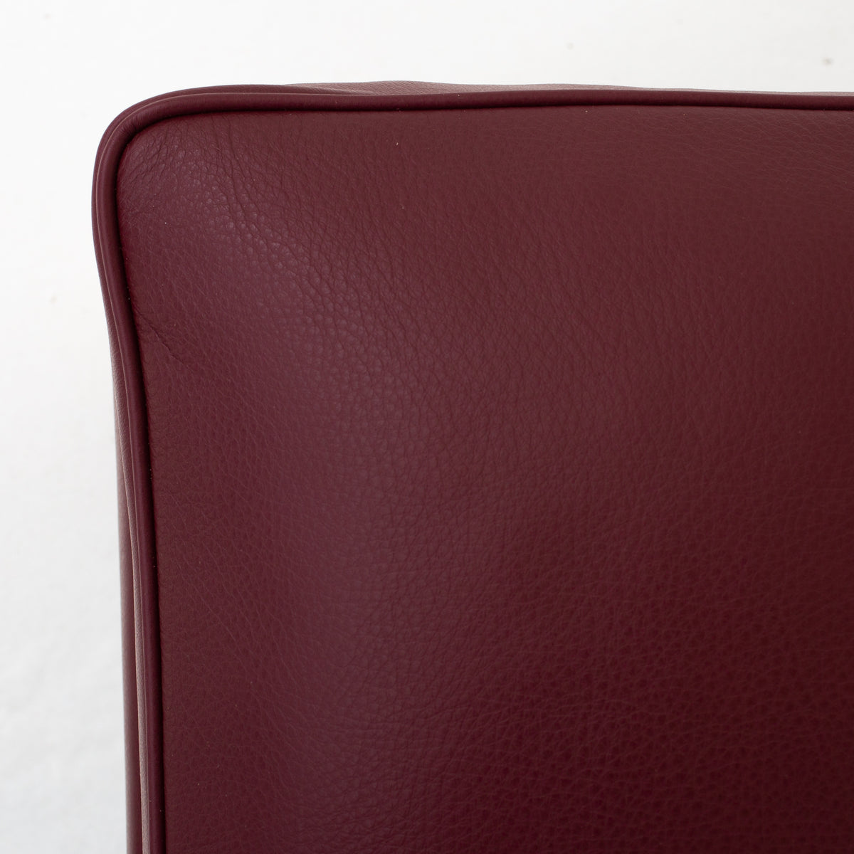 BM 2202 - Foot stool in Prestige leather