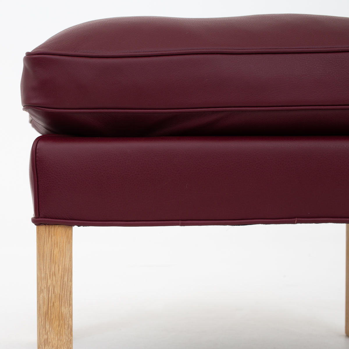 BM 2202 - Foot stool in Prestige leather