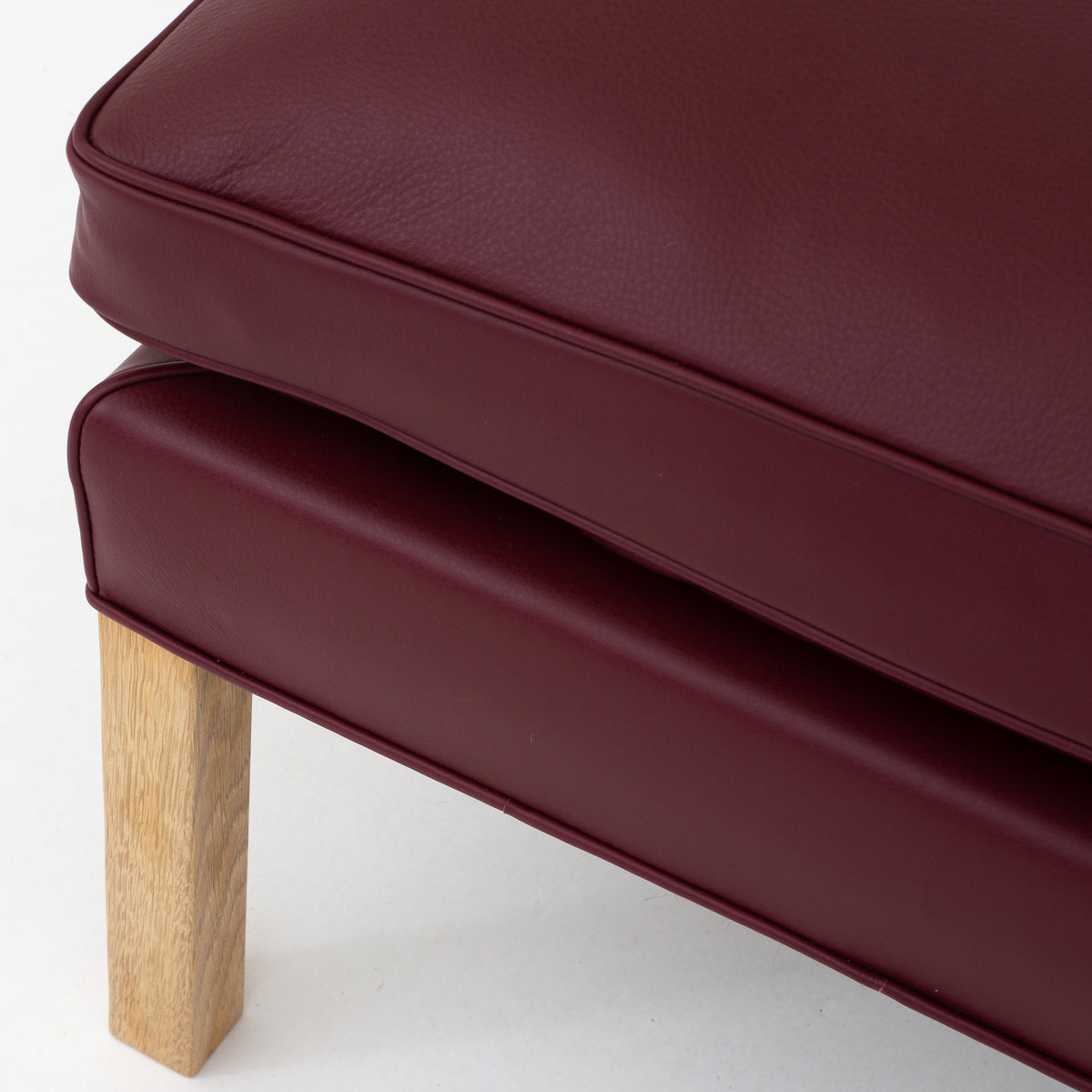 BM 2202 - Foot stool in Prestige leather