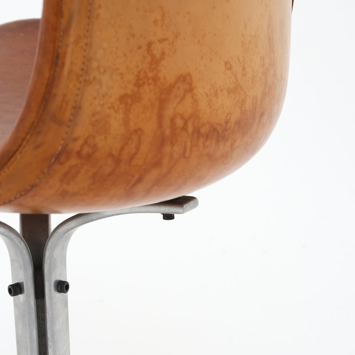 PK 9 - 'Tulip' chair in patinated leather