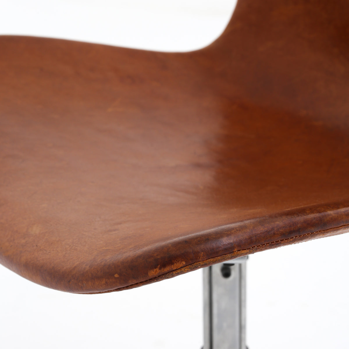 PK 9 - 'Tulip' chair in patinated leather