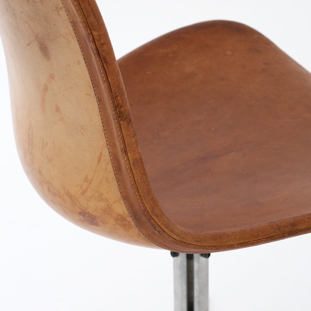 PK 9 - 'Tulip' chair in patinated leather