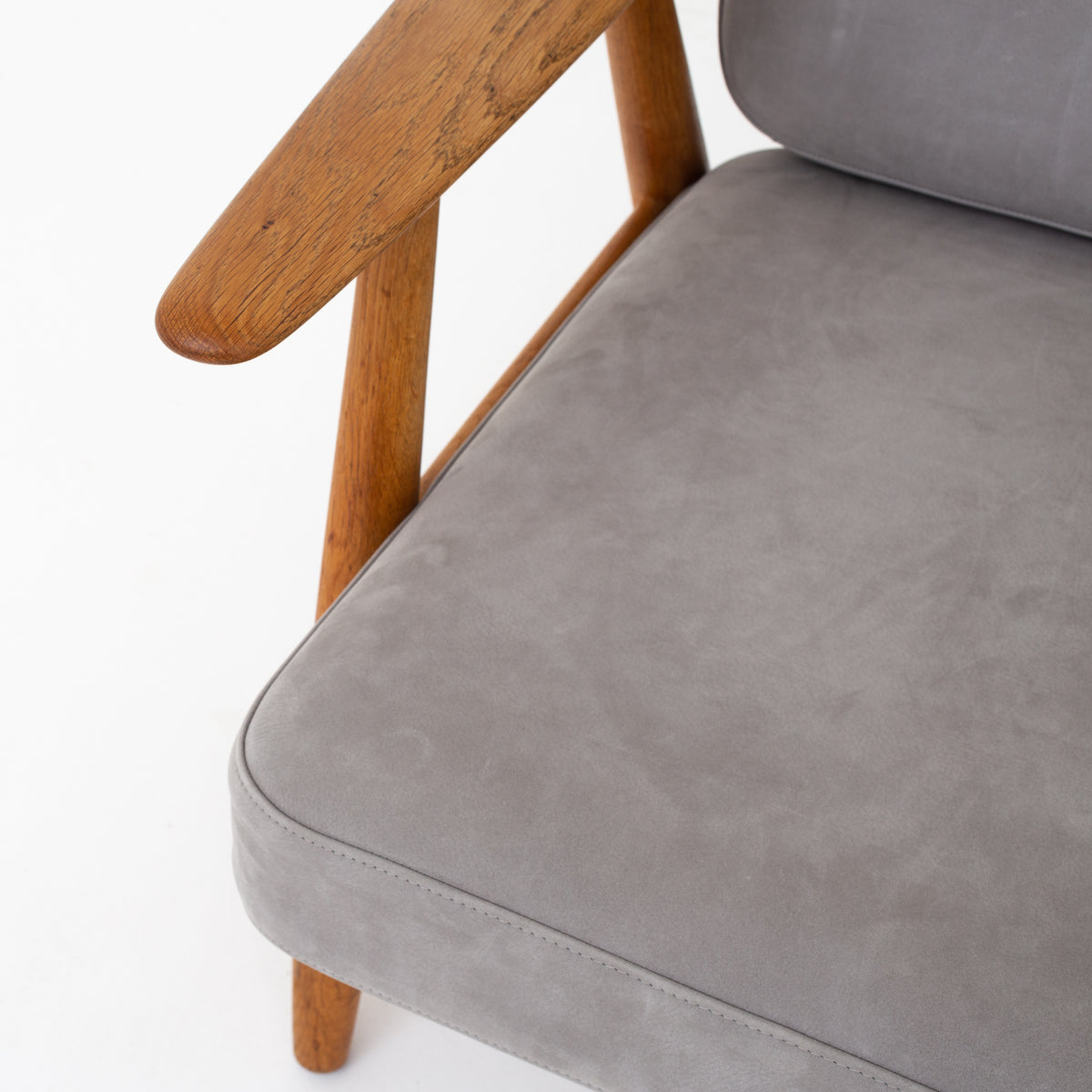 GE 240 - 'The Cigar' easy chair in Royal Nubuck