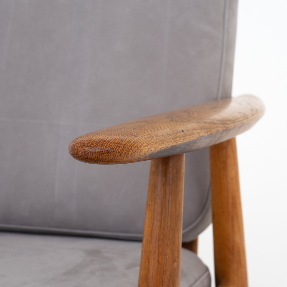 GE 240 - 'The Cigar' easy chair in Royal Nubuck