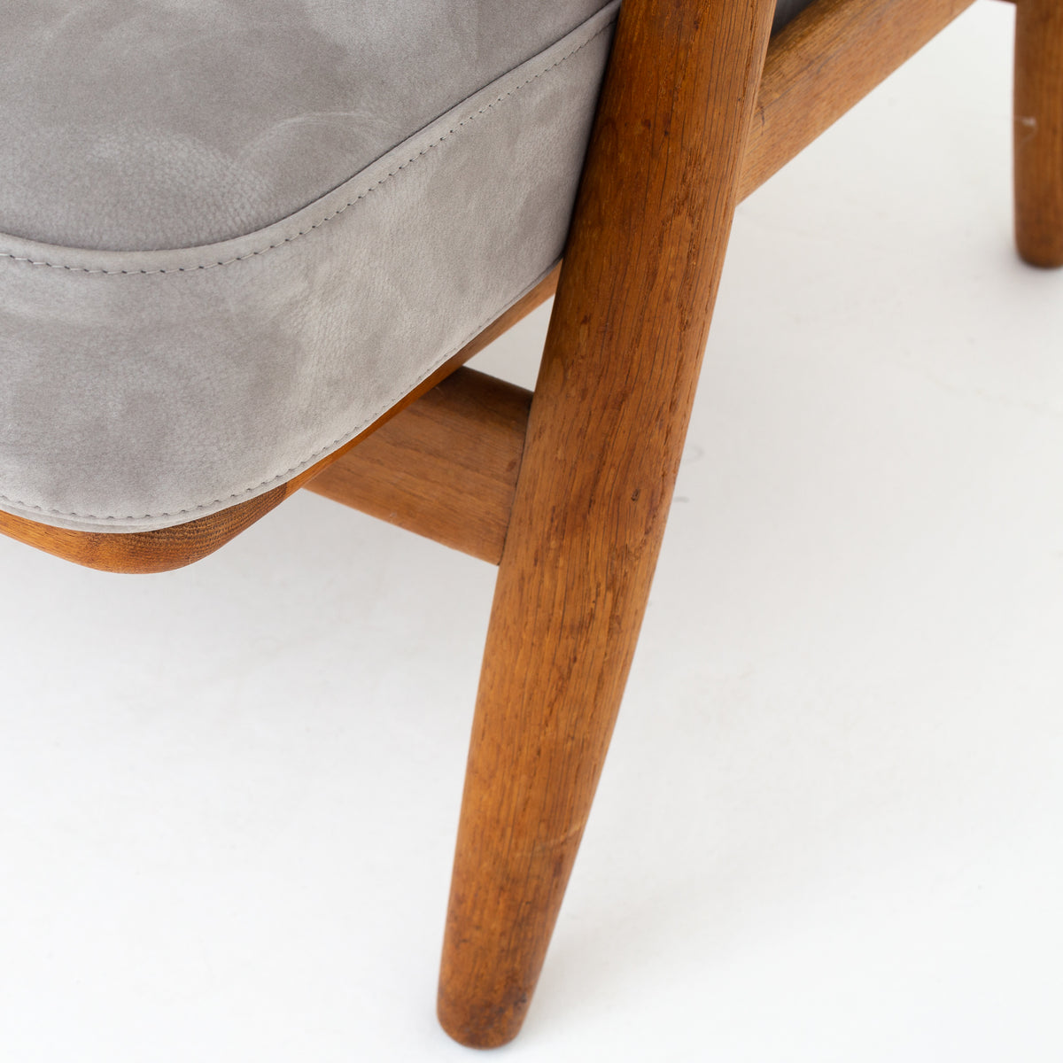GE 240 - 'The Cigar' easy chair in Royal Nubuck