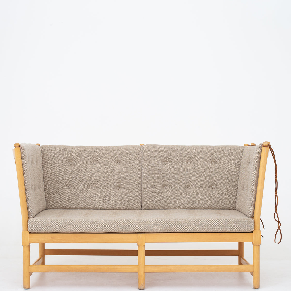 BM 1789 - Tremmesofa i nyt tekstil