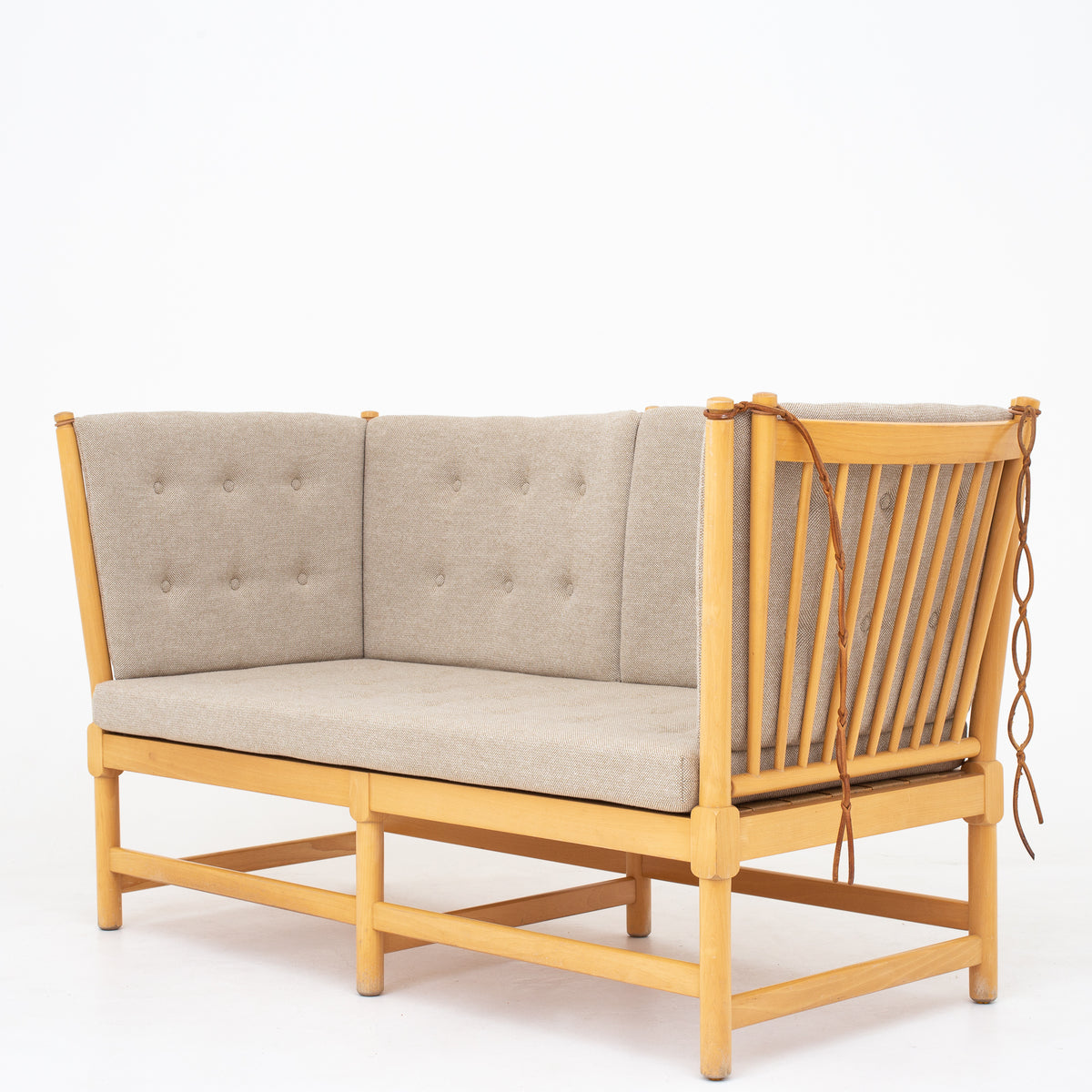 BM 1789 - Tremmesofa i nyt tekstil