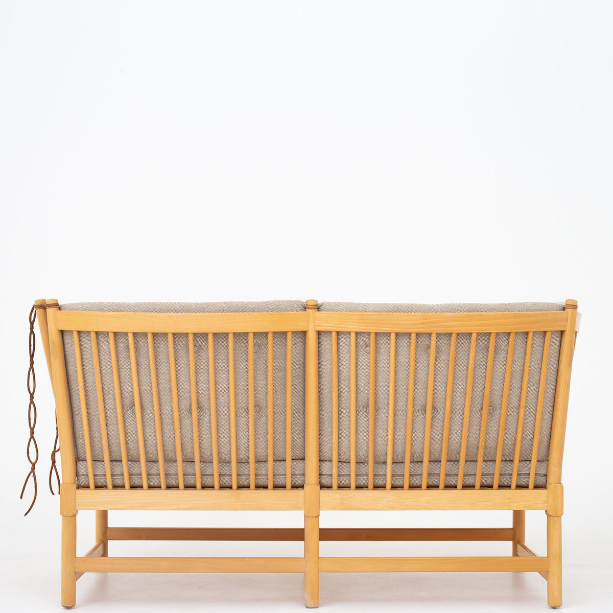 BM 1789 - Tremmesofa i nyt tekstil