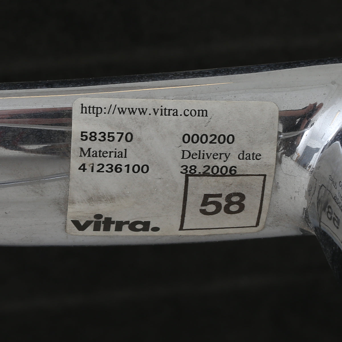 EA 107 - Kontorstol i sort læder