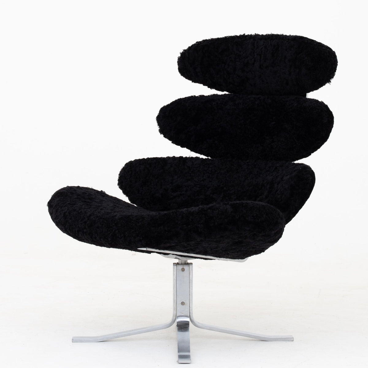 EJ 5 - Corona chair w. stool in lambs wool