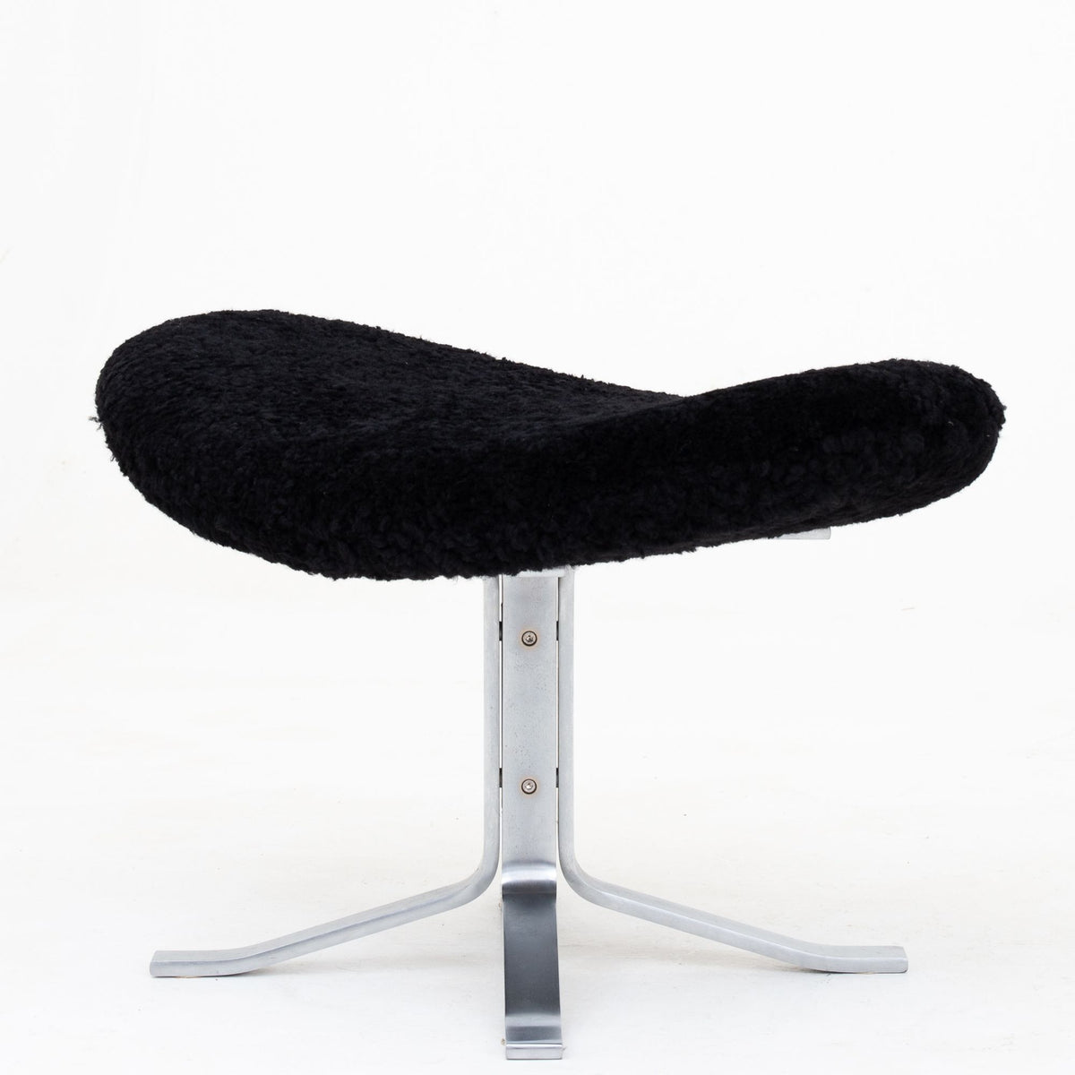 EJ 5 - Corona chair w. stool in lambs wool