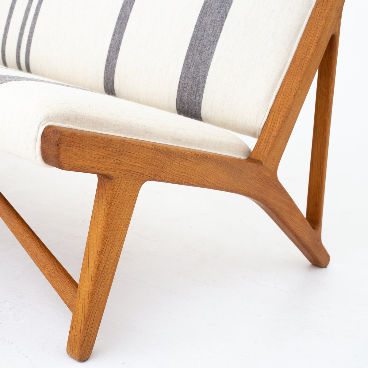 JH 555 - 'American Bench' i eg