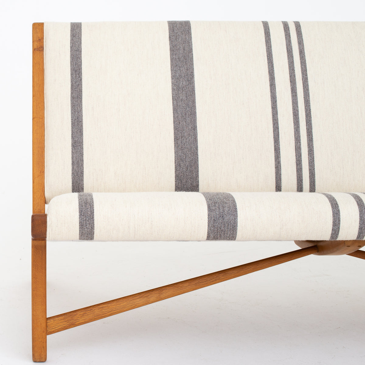JH 555 - 'American Bench' i eg