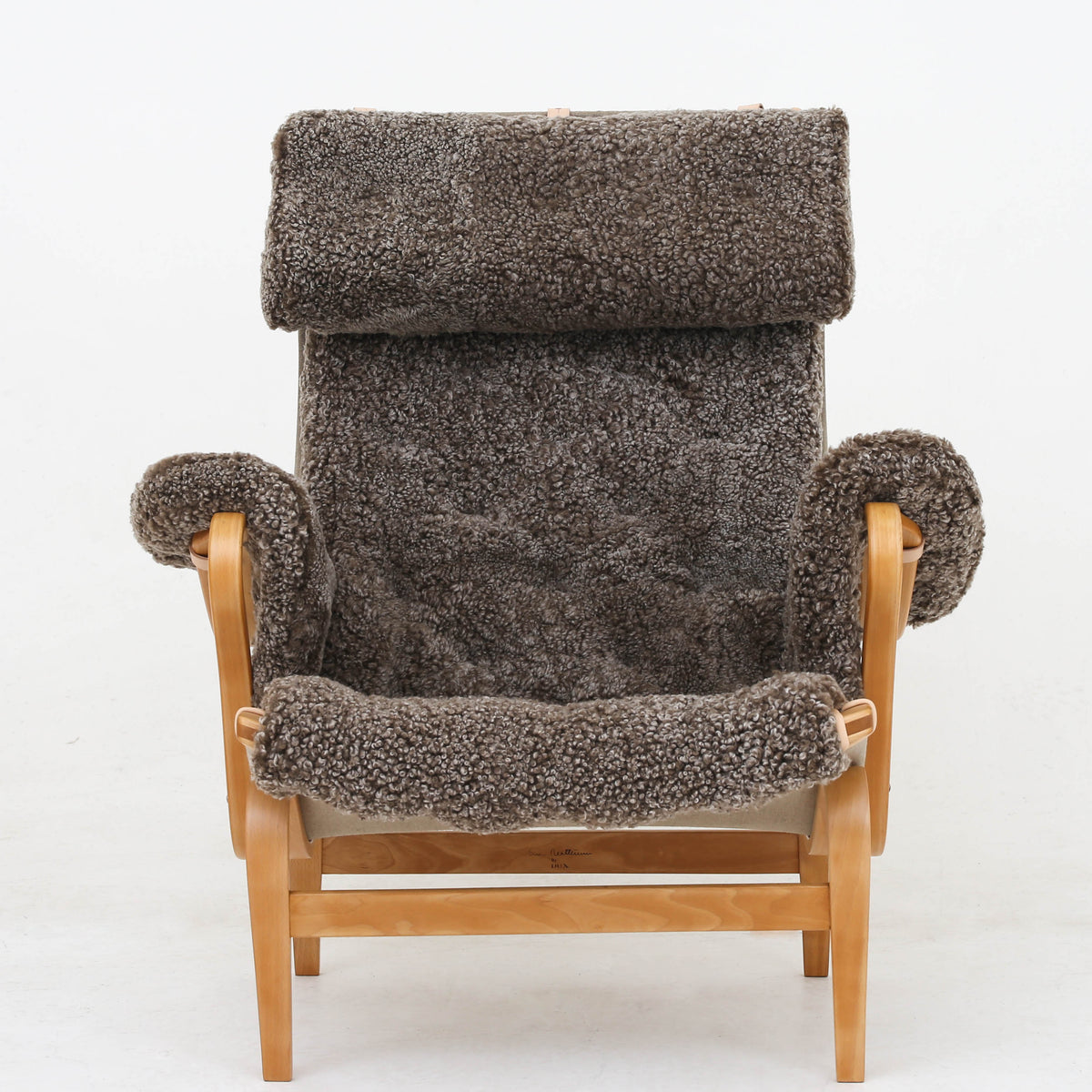 Pernilla 69 - Easy chair in lambs wool