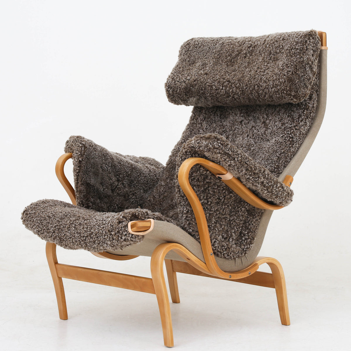 Pernilla 69 - Easy chair in lambs wool