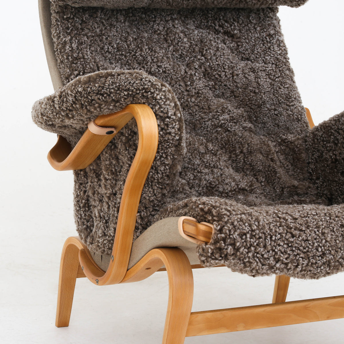 Pernilla 69 - Easy chair in lambs wool