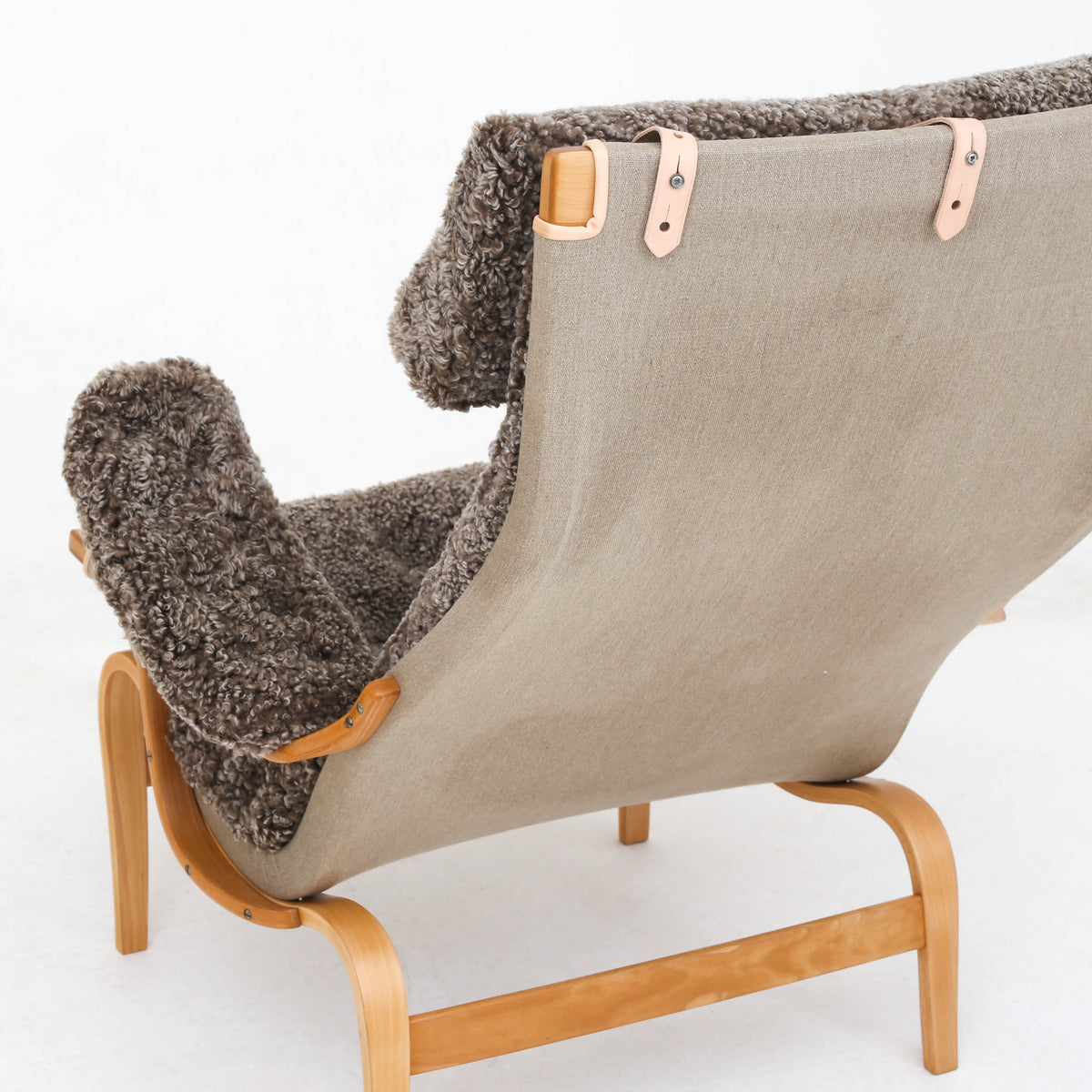 Pernilla 69 - Easy chair in lambs wool