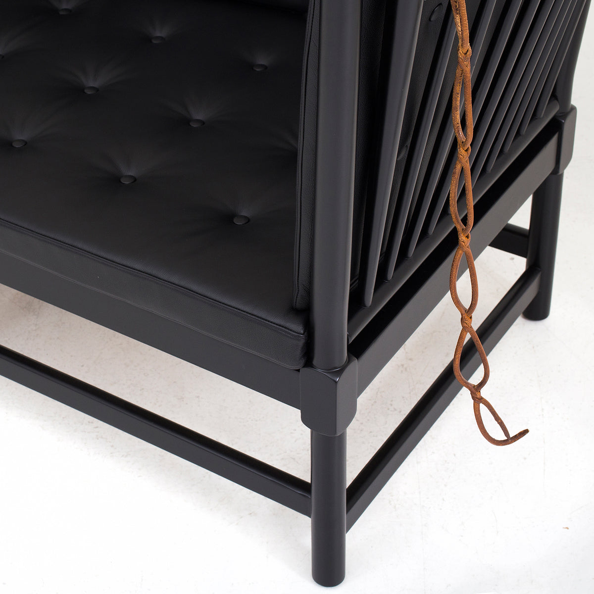 BM 1789 - Spoke back sofa in black leather