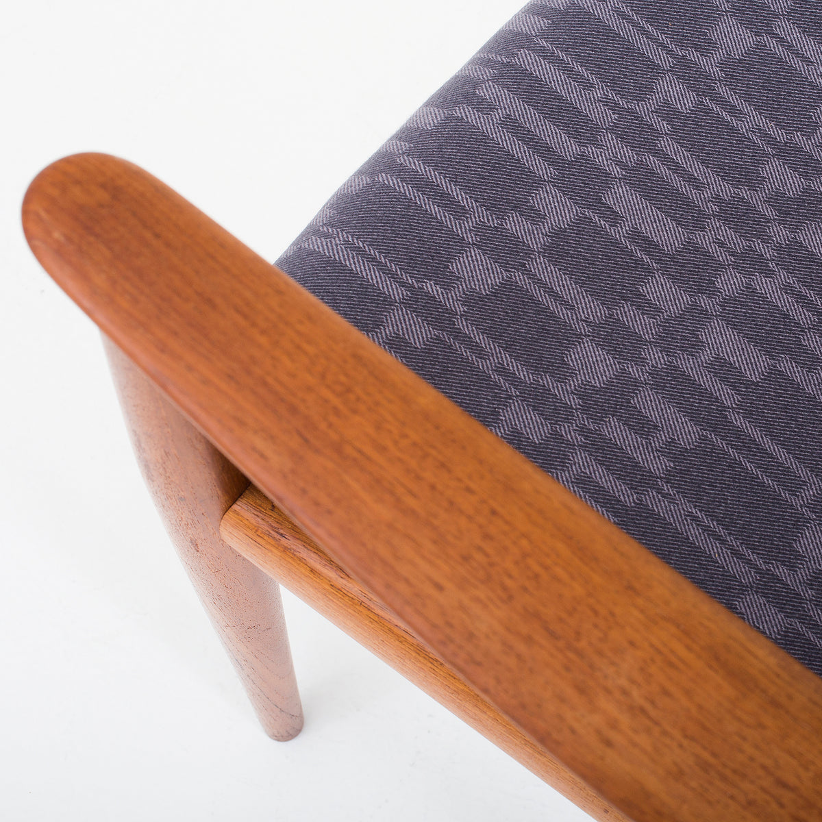 JH 513 - Armstol i teak