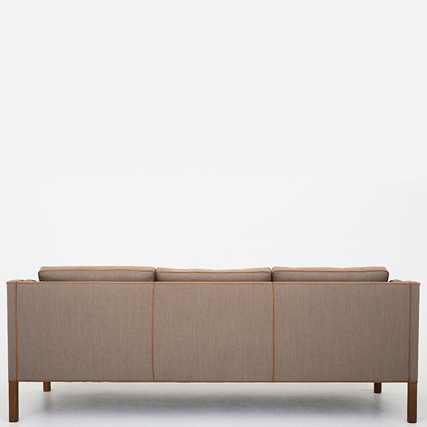BM 2213 - 3 pers. sofa i nyt tekstil
