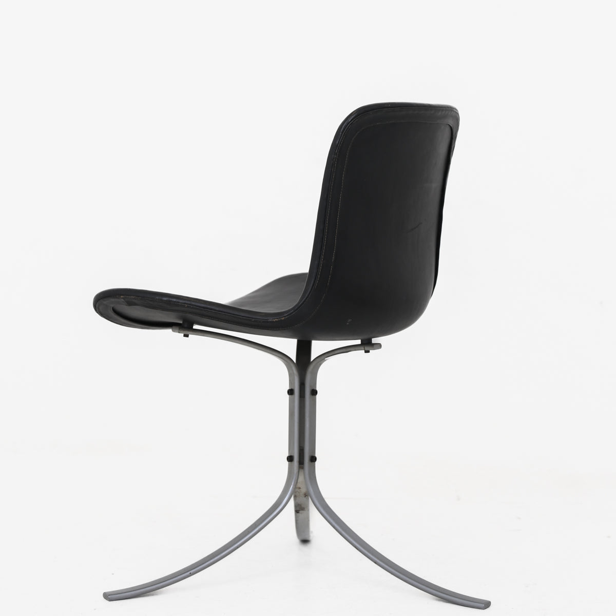 PK 9 - 'Tulip' chair in black leather