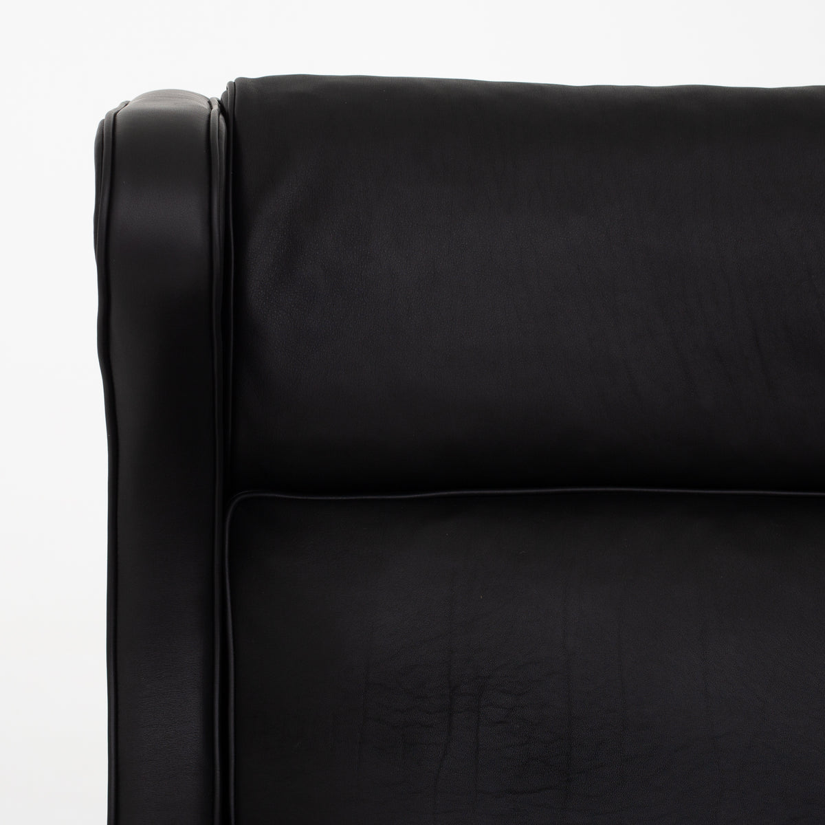 BM 2204 - Wingback Chair in black leather