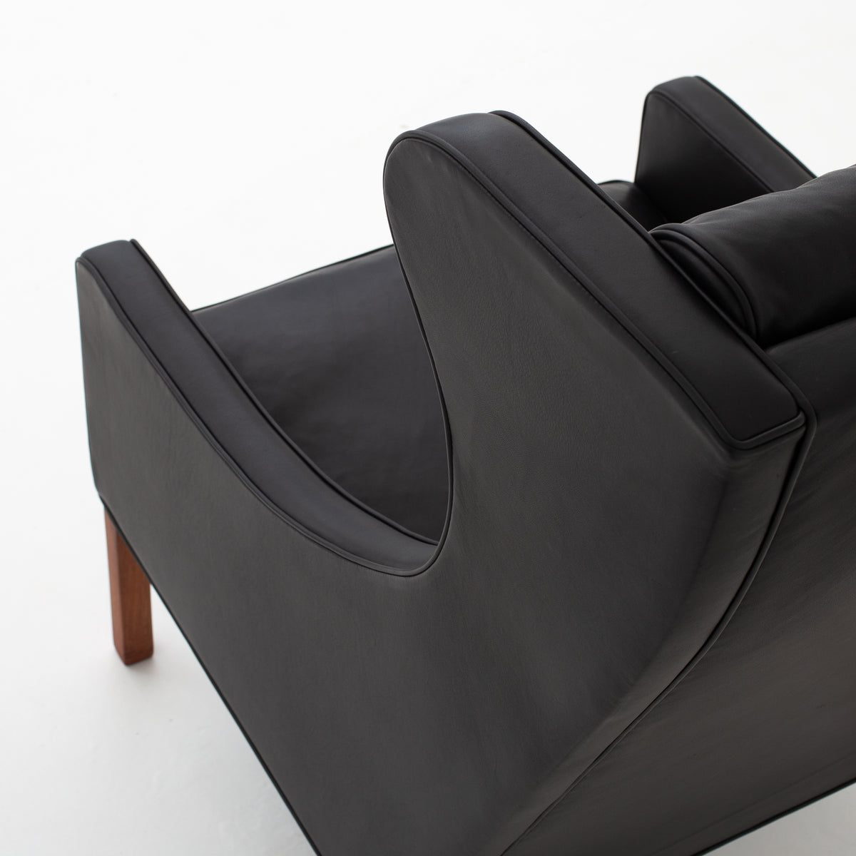 BM 2204 - Wingback Chair in black leather