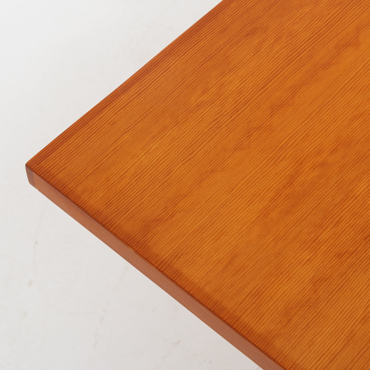 Dining table in oregon pine
