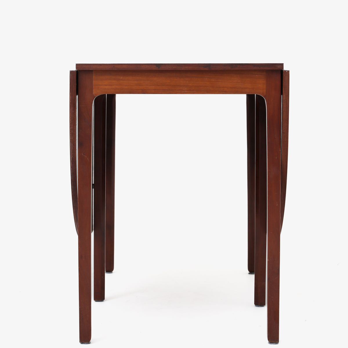 Dining table in mahogany