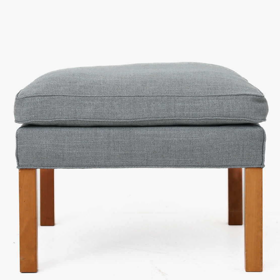 BM 2202 - Foot stool in new textile
