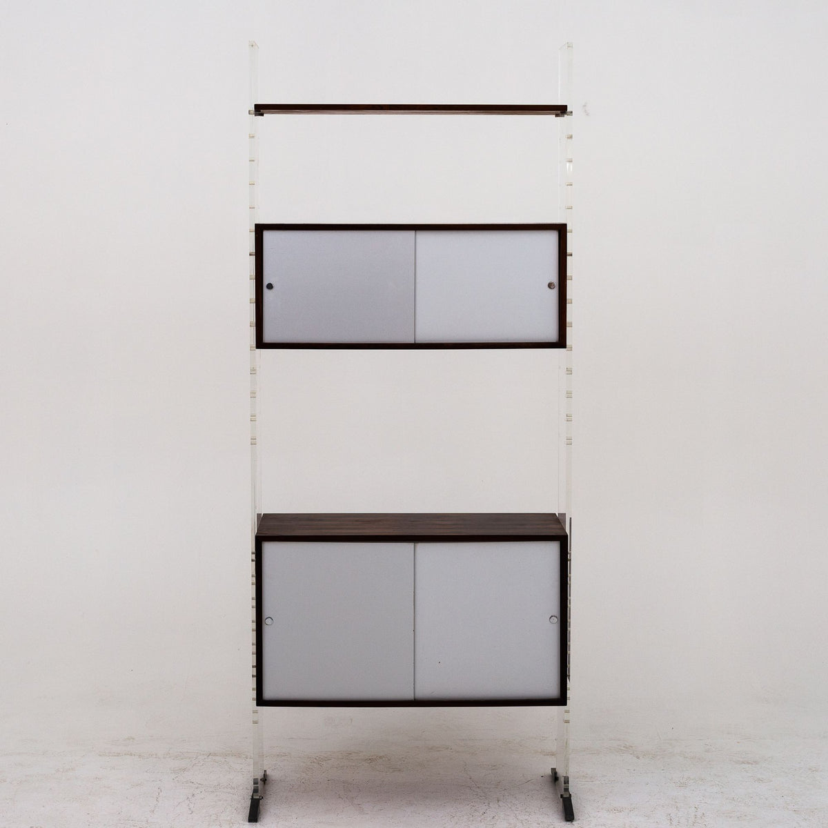 Shelf in plexiglass