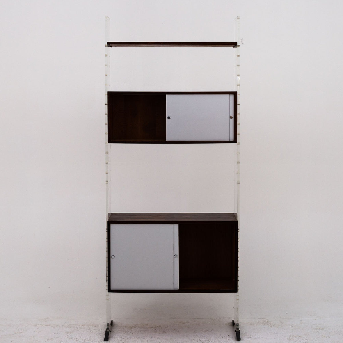 Shelf in plexiglass