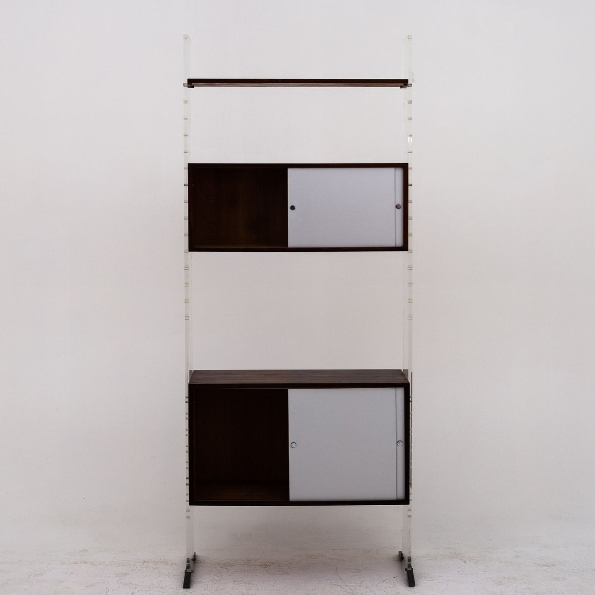 Shelf in plexiglass