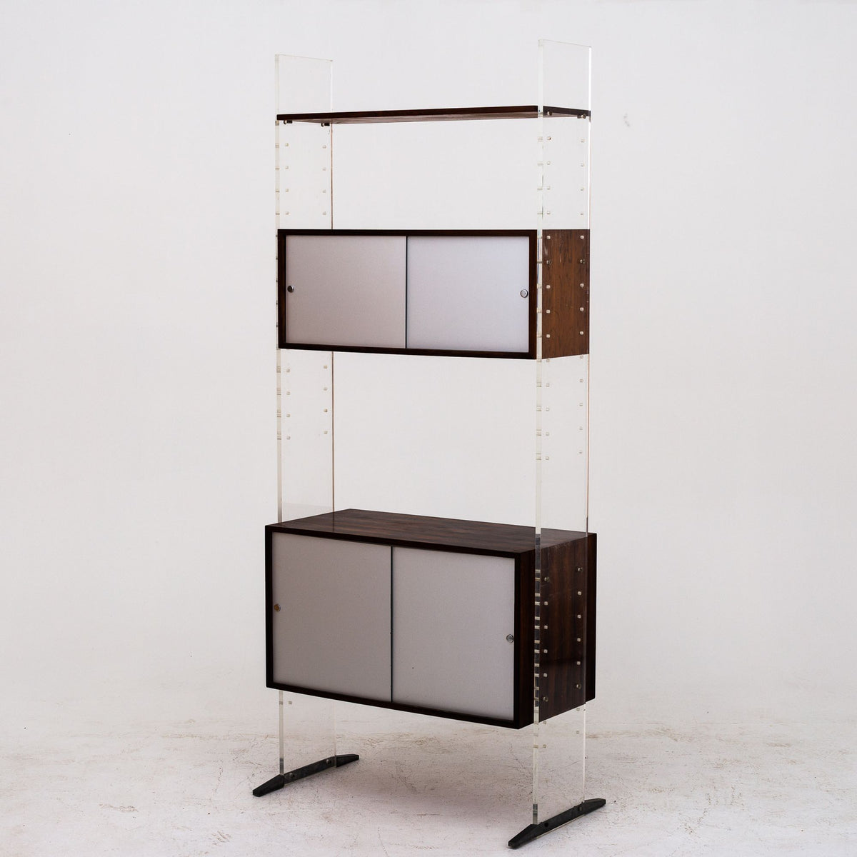 Shelf in plexiglass