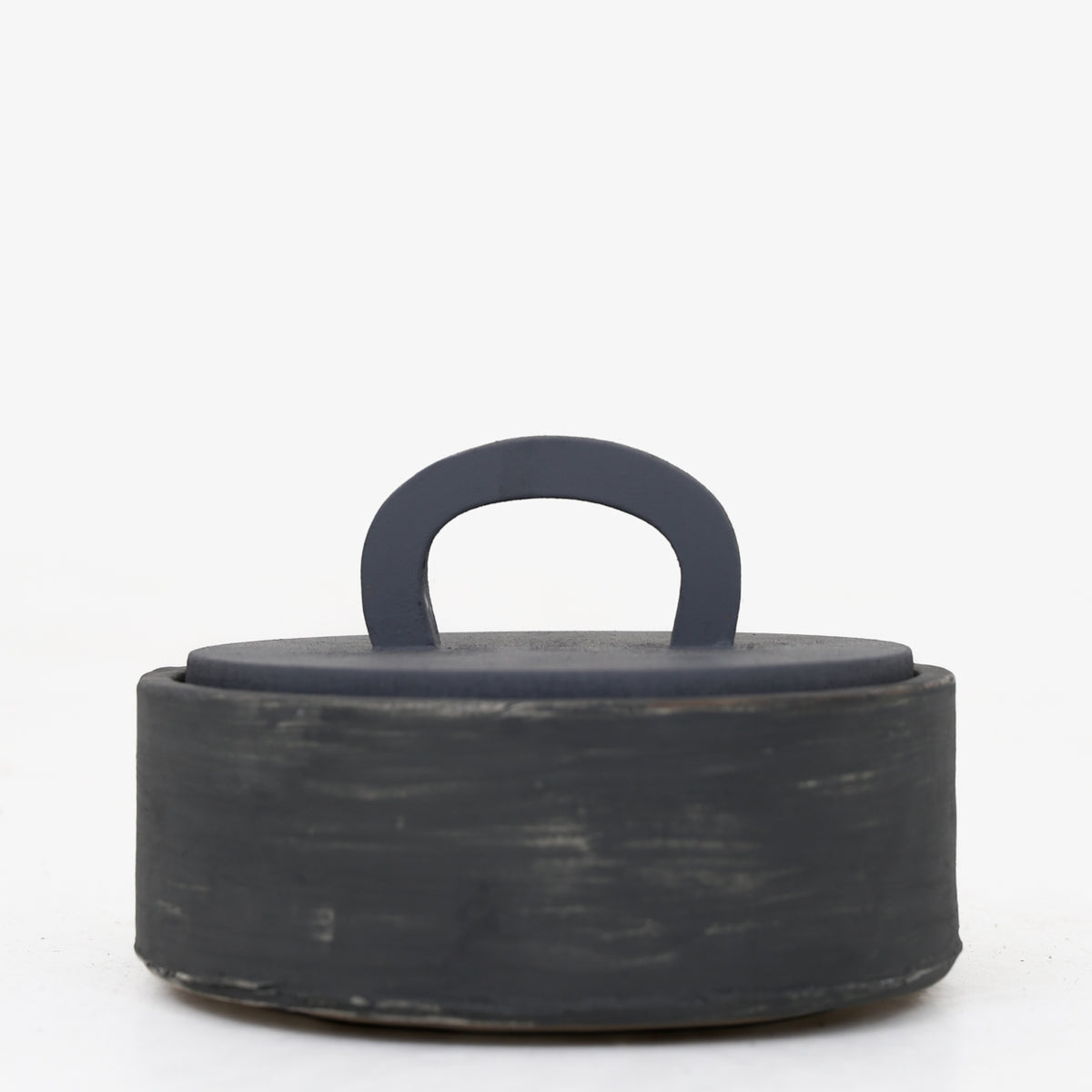Stoneware box w. wooden lid