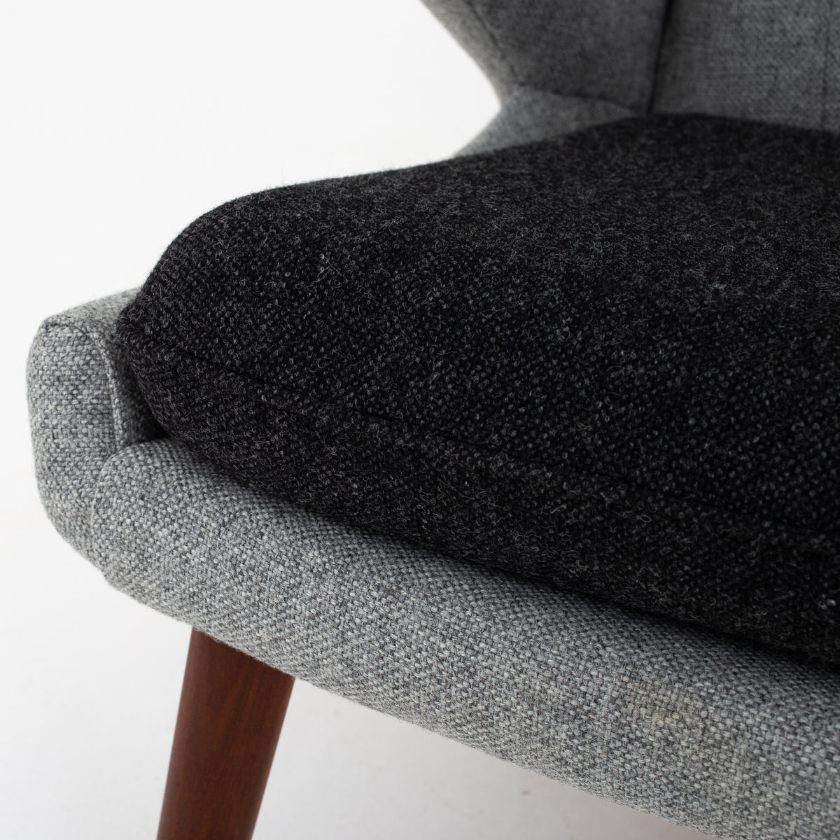 AP 19 - Papa Bear chair in grey wool